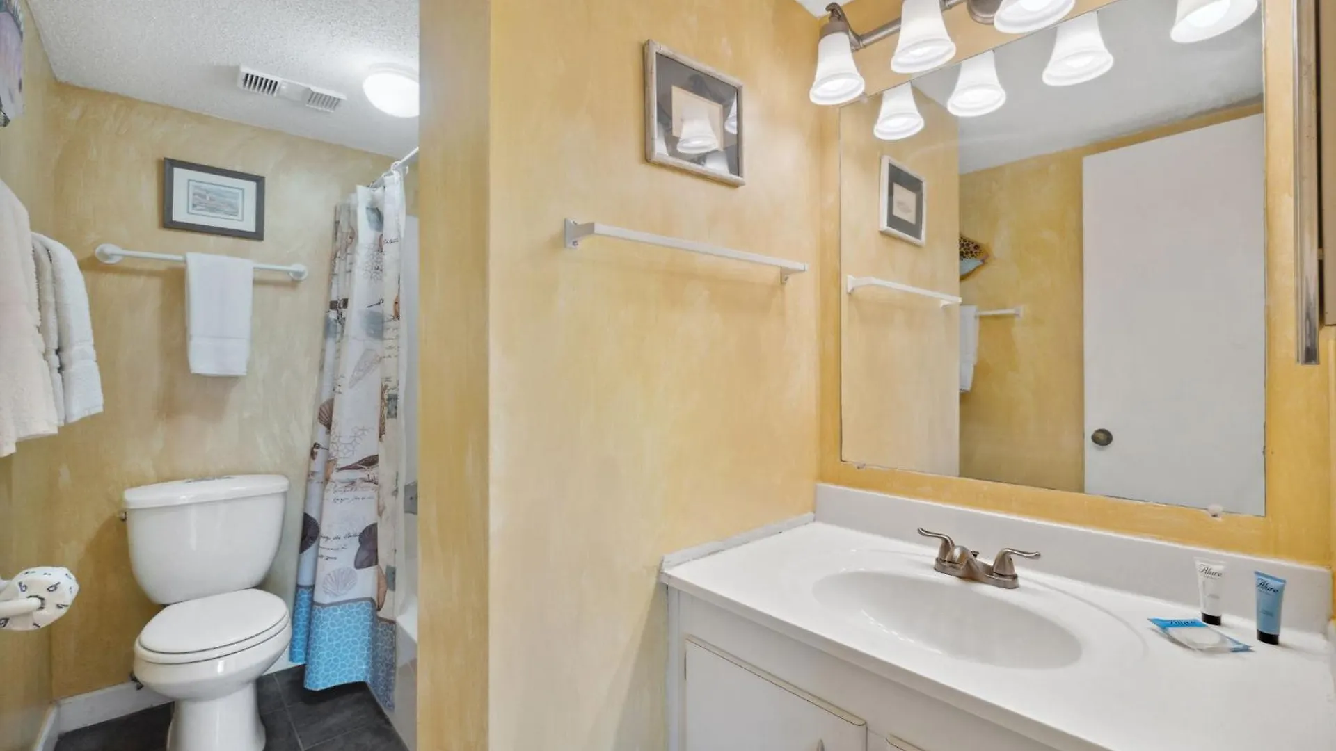 Paradise At This Two Bedroom Pinnacle Port Condo! بنما سيتي بيتش 0*,