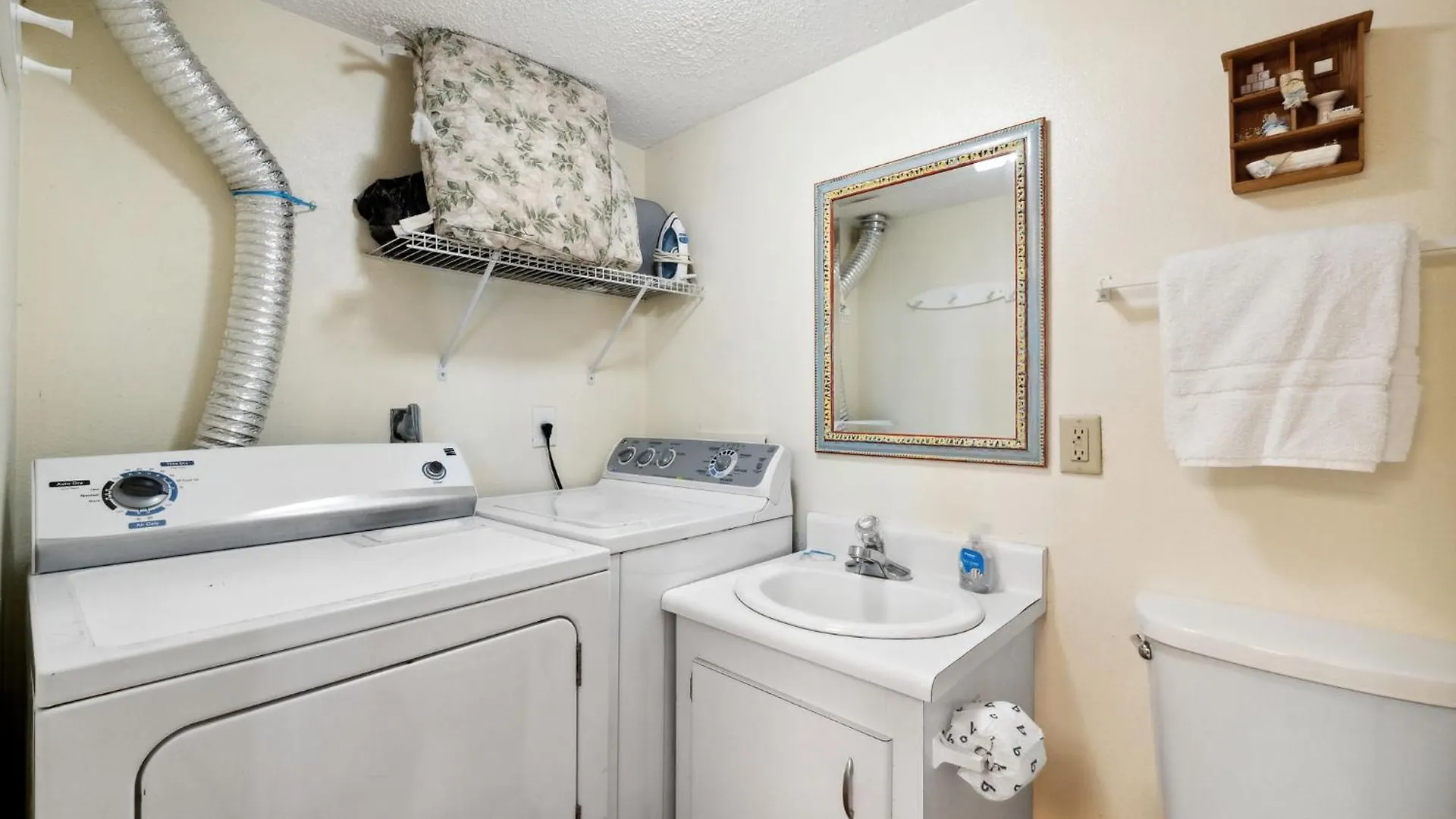 Paradise At This Two Bedroom Pinnacle Port Condo! بنما سيتي بيتش بيت للعطل